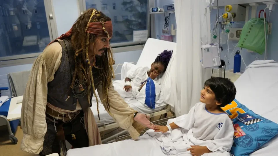 2024 09 27t124553z 1029716927 rc2h8aaq8026 rtrmadp 3 people depp jack sparrow hospital