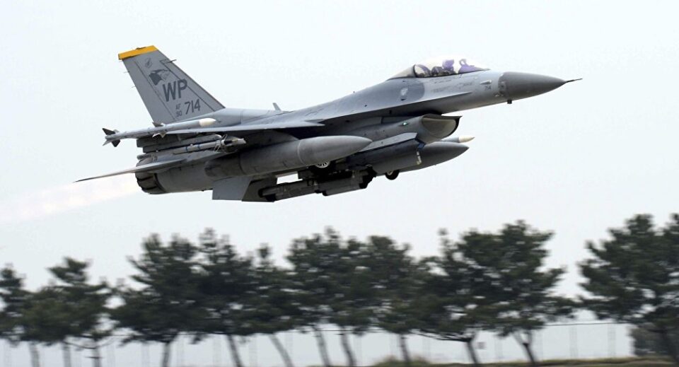 F 16